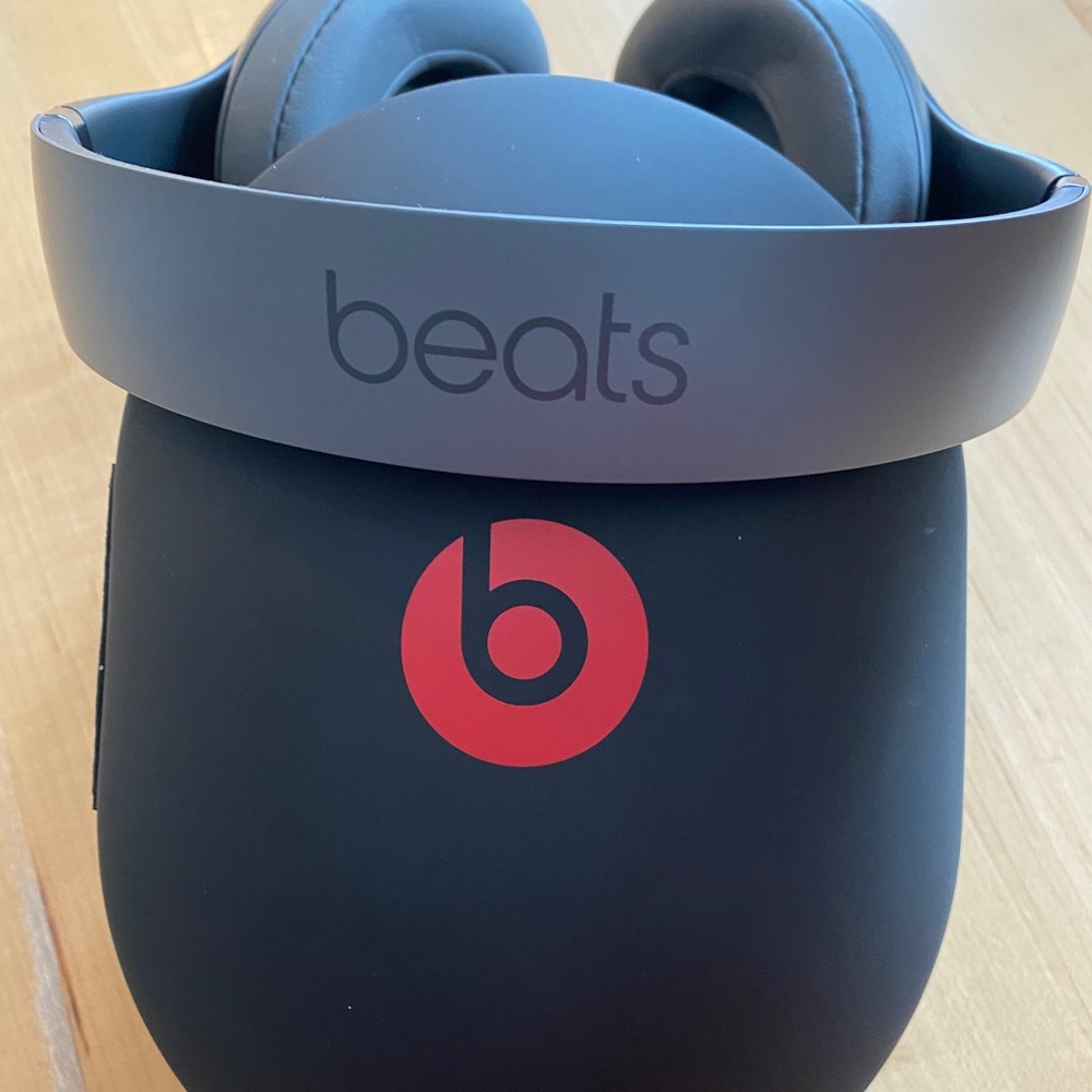Beats Studio3 Wireless headphones (active noise cancelling)